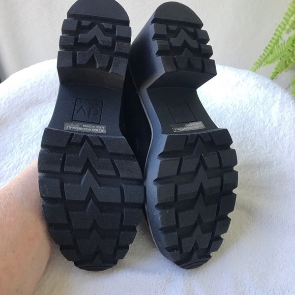 DV Dolce Vita Temecula style black suede-like sz 6 Manmade materials Rub… - Picture 5 of 9